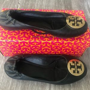 Tory Burch black/gold reva ballet flat